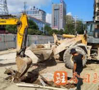 www.操屄视频om高温下的坚守｜道路建设者用汗水铺就畅通路